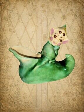 Hearth Happenings 🏡🧚‍♀️ Vintage Green Elf in a Shoe Planter
